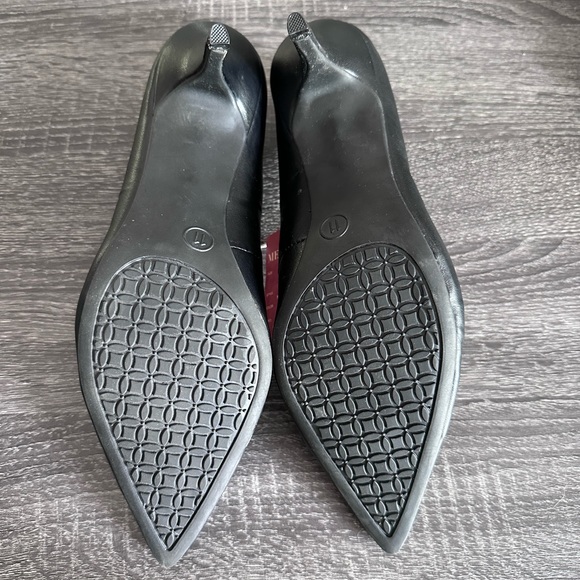 Merona Black Stilettos - 2 1/2 inch heels - pointy toe - Picture 5 of 9